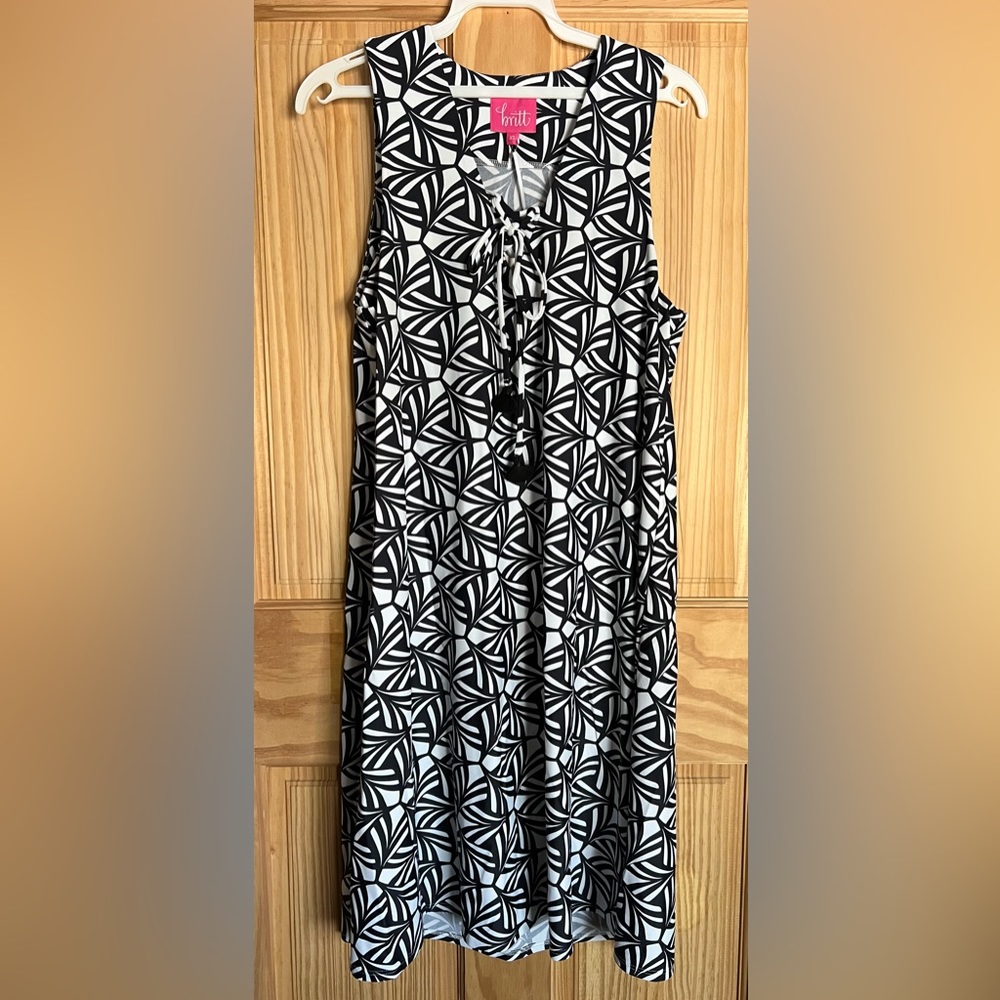 Britt By:Britt Ryan. Black & White Cover Up Dress. Size:XS